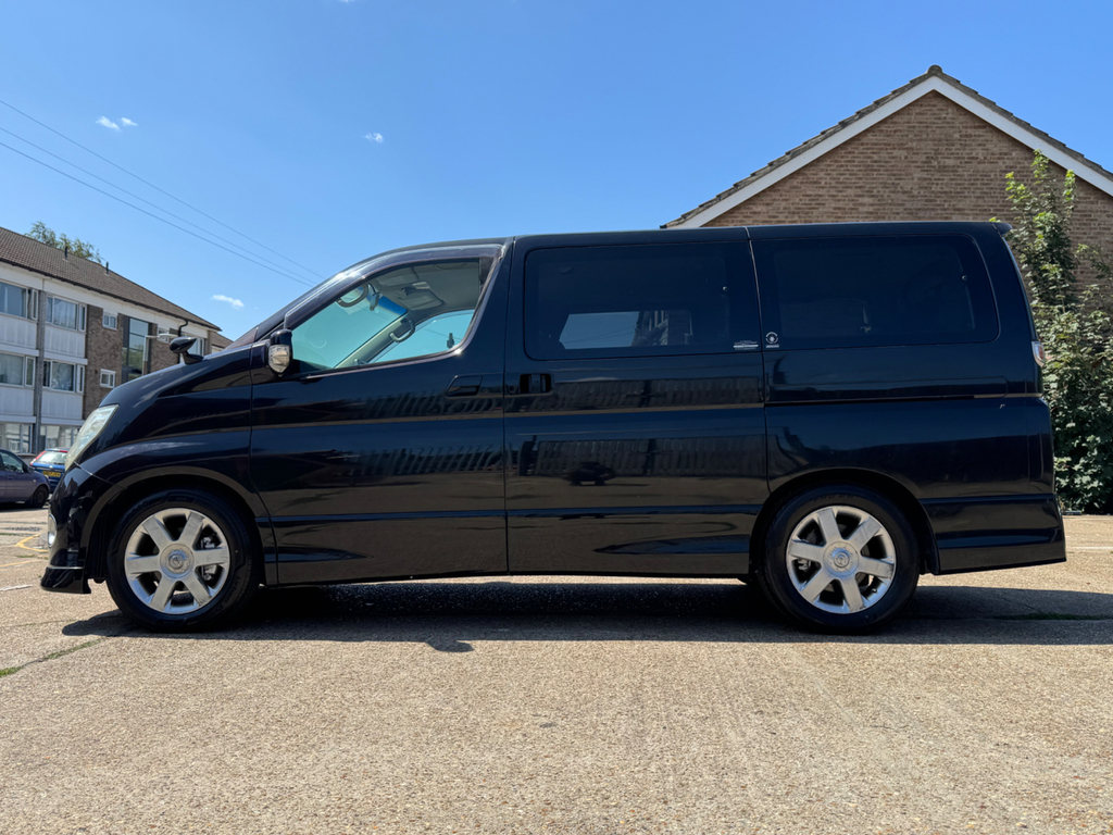 Nissan Elgrand 2.5 Mpv White #8