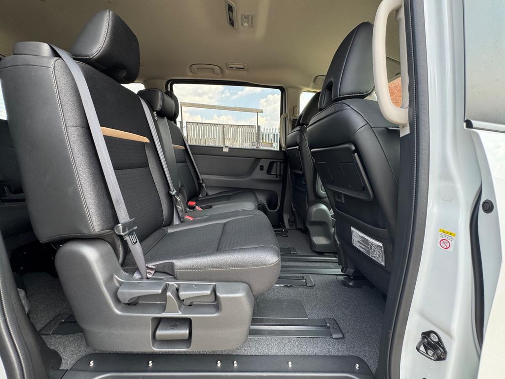 Nissan Serena 2014 Model 8 White #31