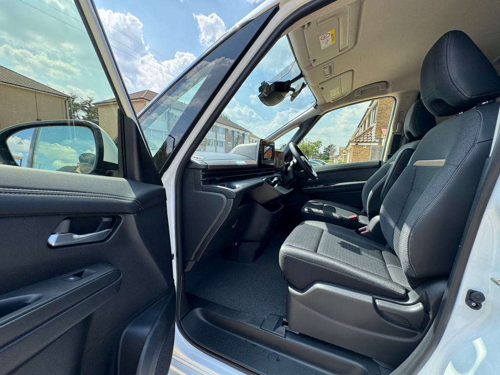 Nissan Serena 2014 Model 8 White #19