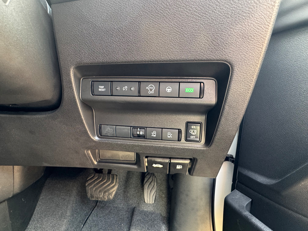 Nissan Serena 2014 Model 8 White #50