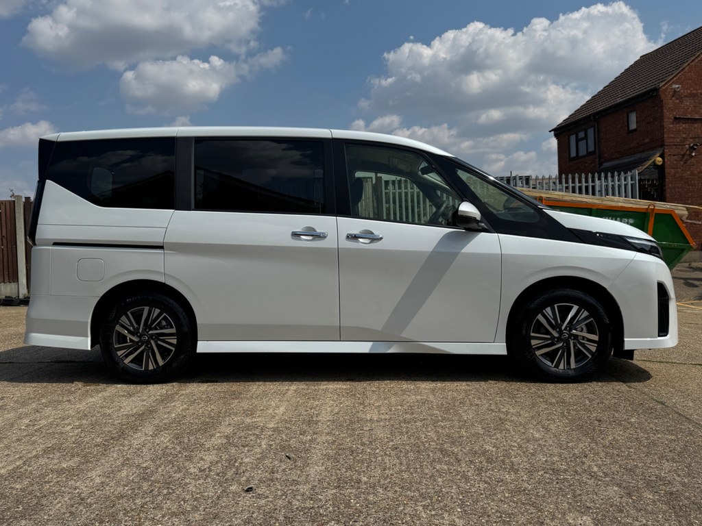 Nissan Serena 2014 Model 8 White #7