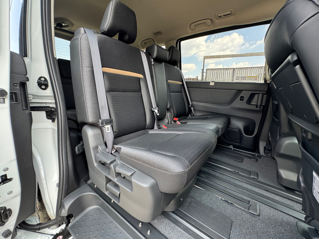 Nissan Serena 2014 Model 8 White #30