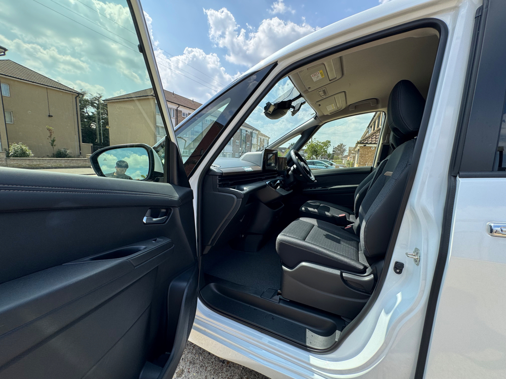 Nissan Serena 2014 Model 8 White #14