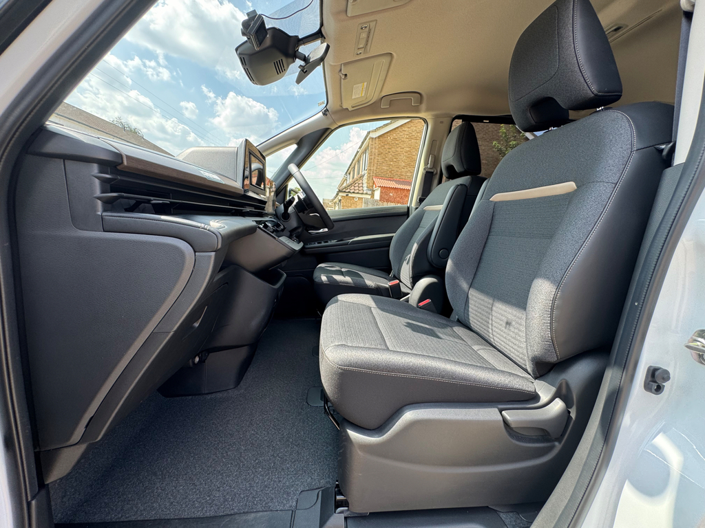 Nissan Serena 2014 Model 8 White #18