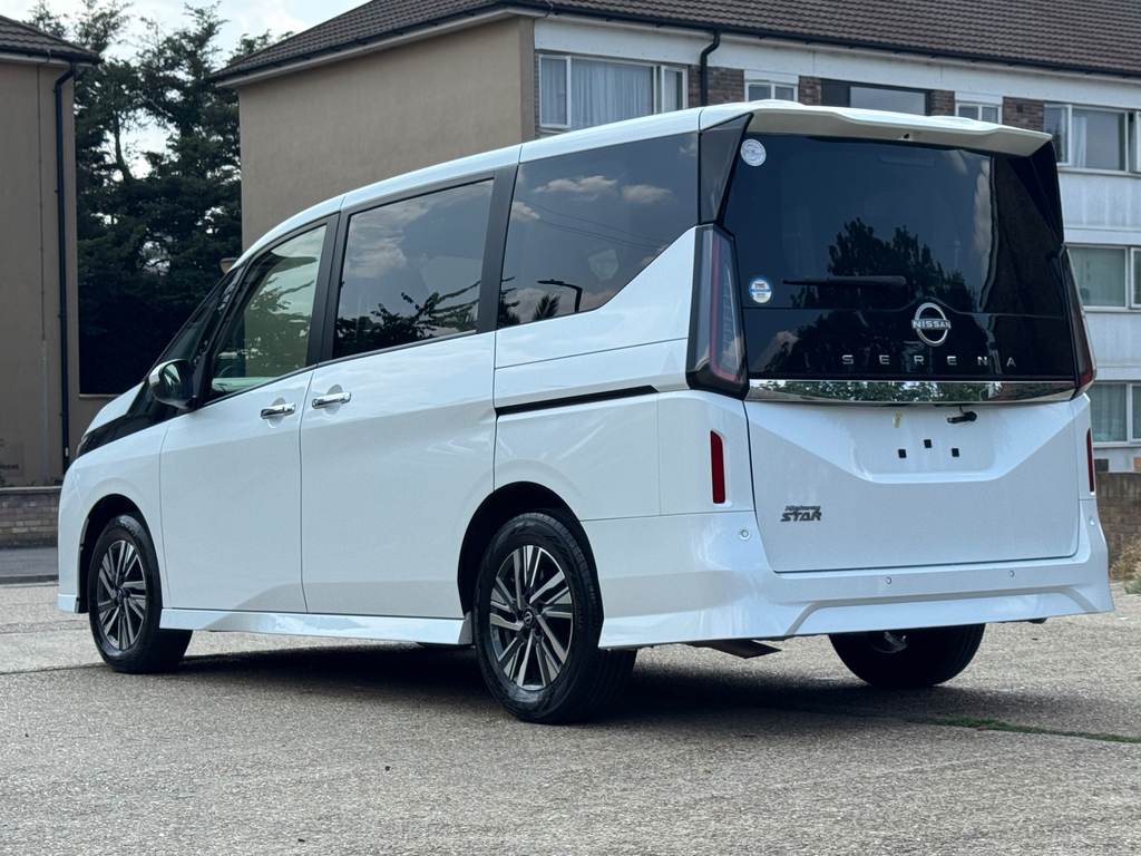 Nissan Serena 2014 Model 8 White #4
