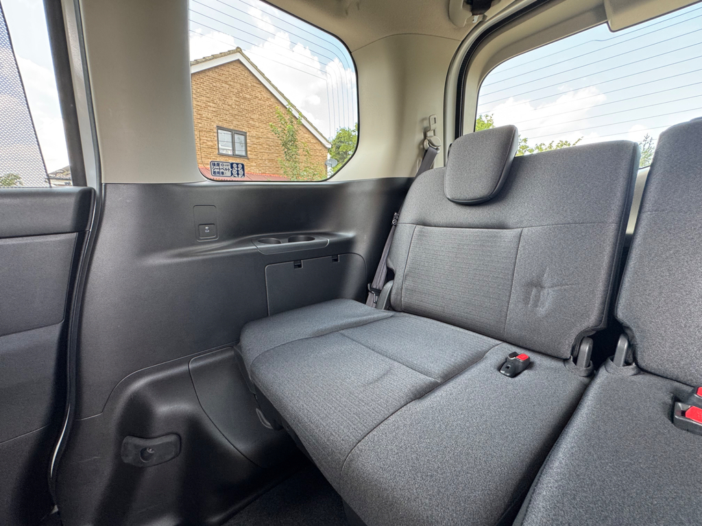 Nissan Serena 2014 Model 8 White #60