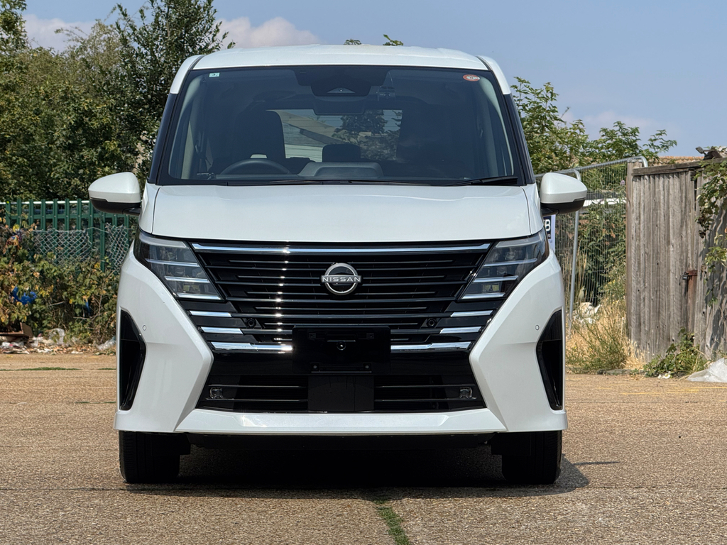 Nissan Serena 2014 Model 8 White #2