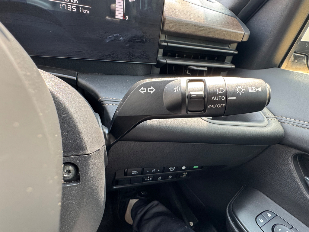 Nissan Serena 2014 Model 8 White #48