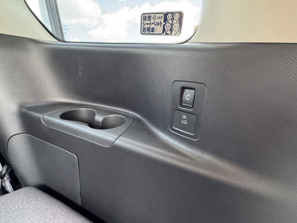 Nissan Serena 2014 Model 8 White #58