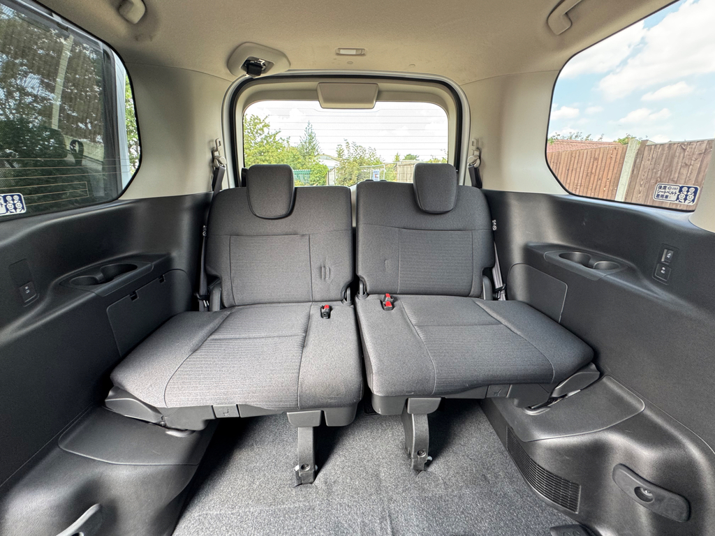 Nissan Serena 2014 Model 8 White #32