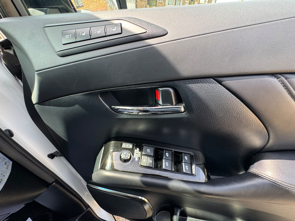 Toyota Vellfire Mpv 2.5X 8 Seats 201867 White #57