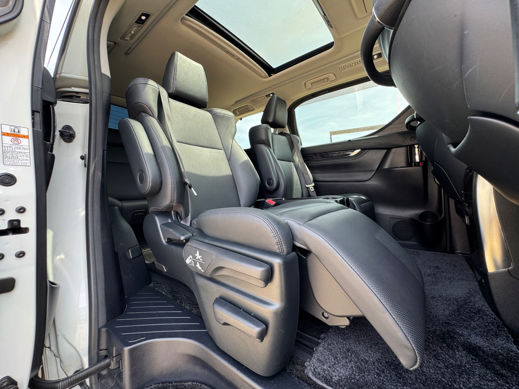 Toyota Vellfire Mpv 2.5X 8 Seats 201867 White #23