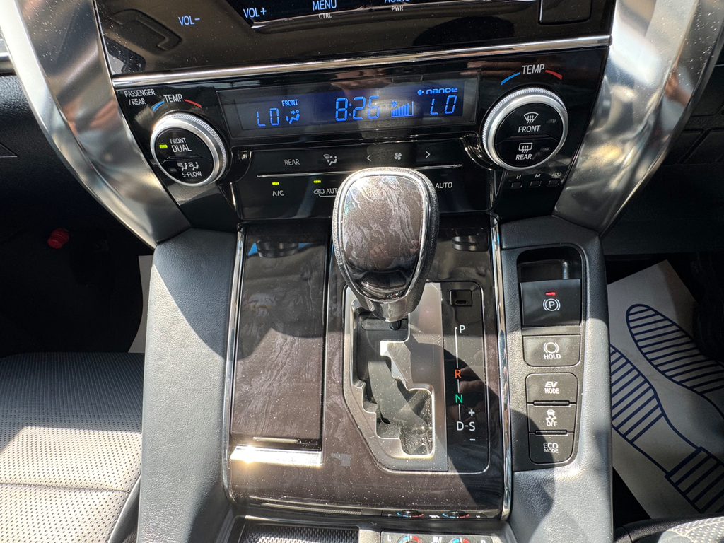 Toyota Vellfire Mpv 2.5X 8 Seats 201867 White #36