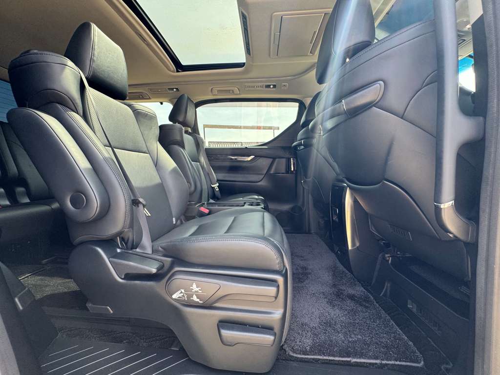 Toyota Vellfire Mpv 2.5X 8 Seats 201867 White #22
