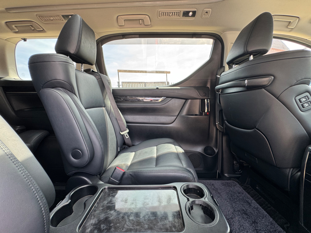 Toyota Vellfire Mpv 2.5X 8 Seats 201867 White #25