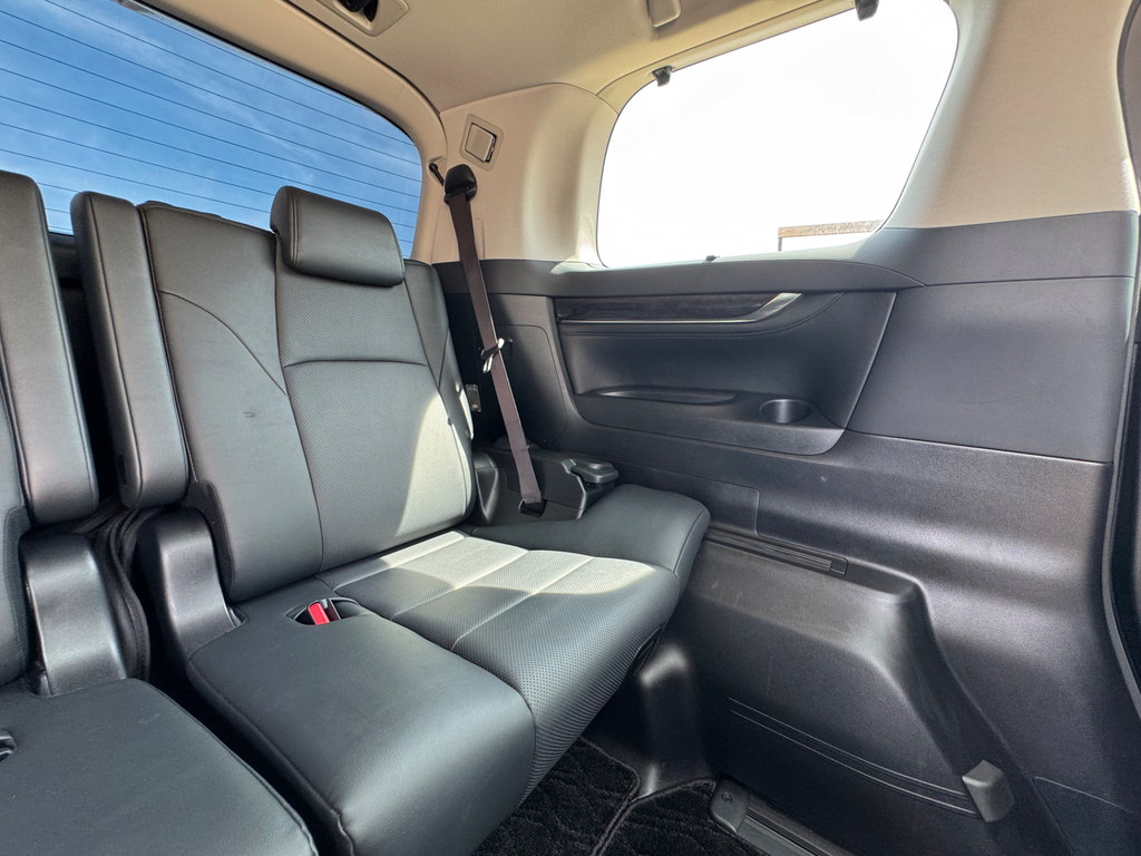 Toyota Vellfire Mpv 2.5X 8 Seats 201867 White #24