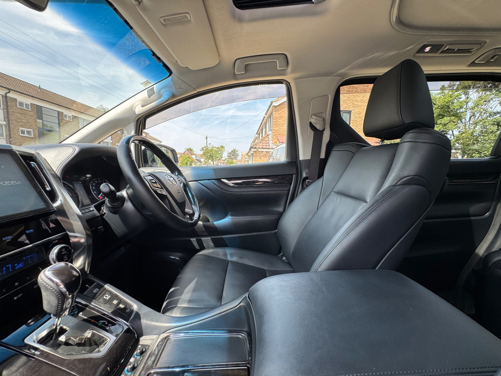 Toyota Vellfire Mpv 2.5X 8 Seats 201867 White #17