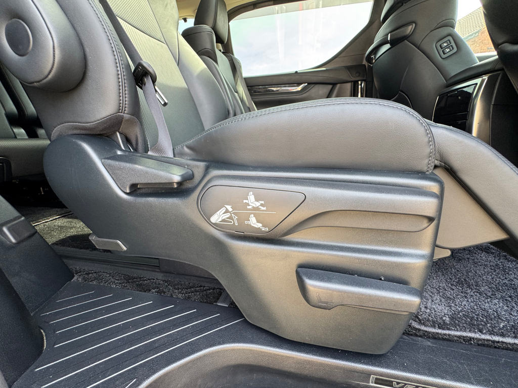 Toyota Vellfire Mpv 2.5X 8 Seats 201867 White #61