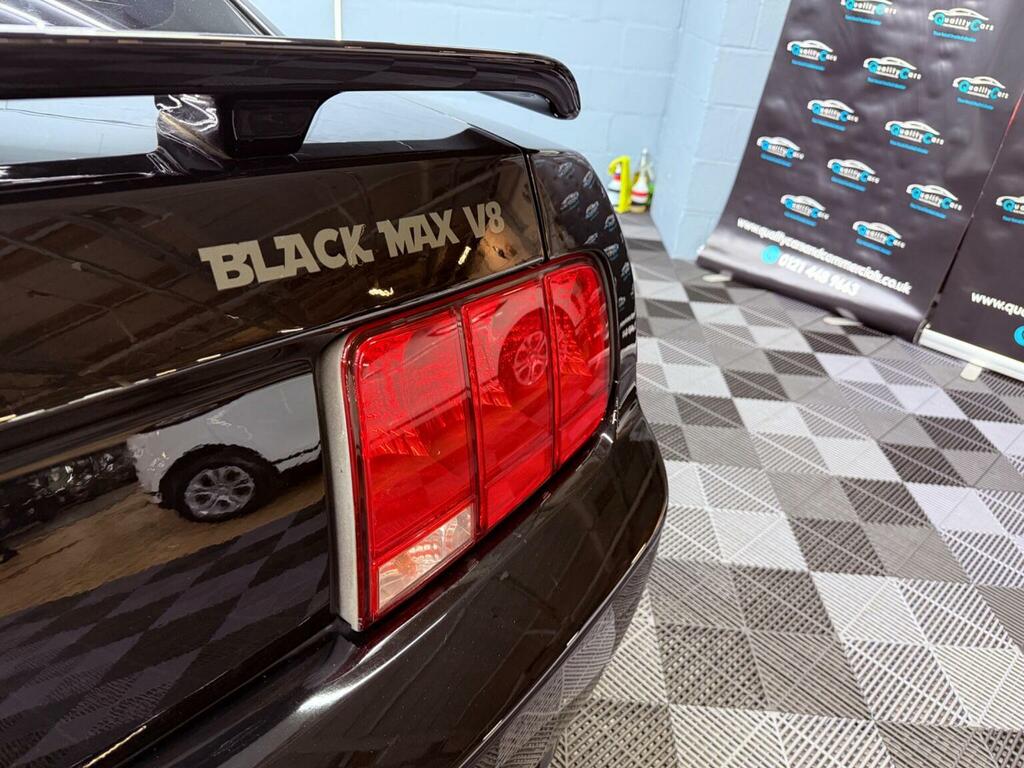 Ford Mustang 4.0 Black #44