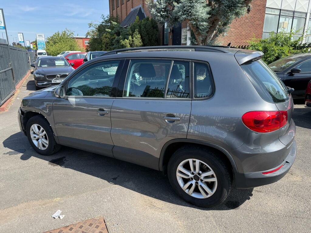 Volkswagen Tiguan 2.0 Tdi Bluemotion Tech S 2Wd Euro 5 Ss Grey #3