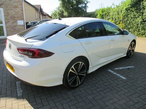 Vauxhall Insignia 2.0 Turbo D DY18OUP White #5