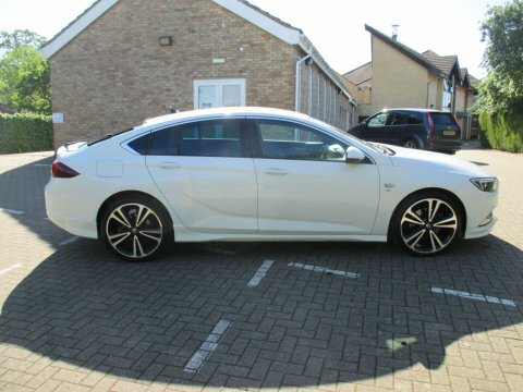 Vauxhall Insignia 2.0 Turbo D DY18OUP White #6