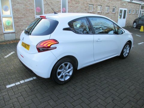 Peugeot 208 1.0 Puretech Active XJZ6677 White #5
