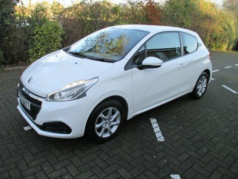 Peugeot 208 1.0 Puretech Active XJZ6677 White #2
