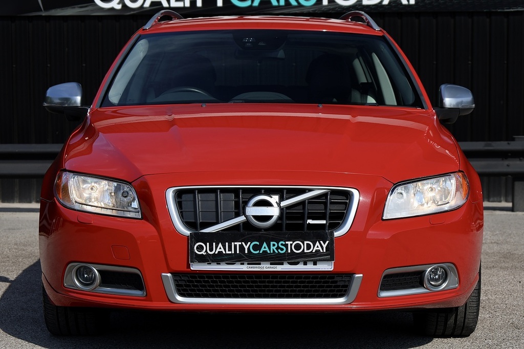 Volvo V70 V70 D2 R-design Red #4
