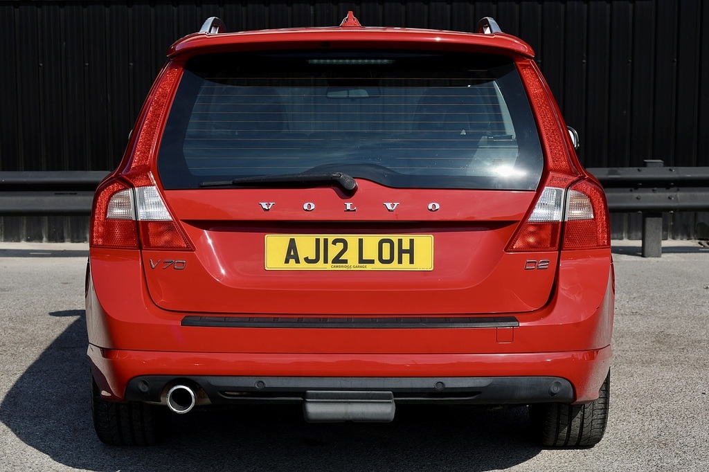 Volvo V70 V70 D2 R-design Red #5
