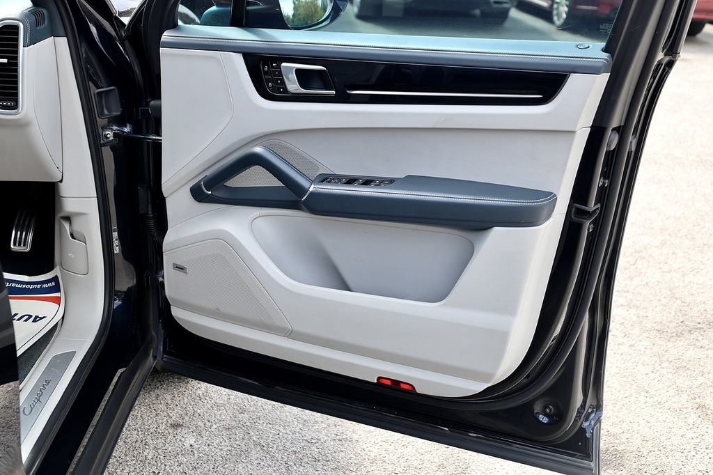 Porsche Cayenne Turbo Tiptronic S 5 Seat Black #23