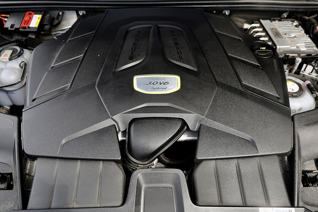 Porsche Cayenne Turbo Tiptronic S 5 Seat Black #22