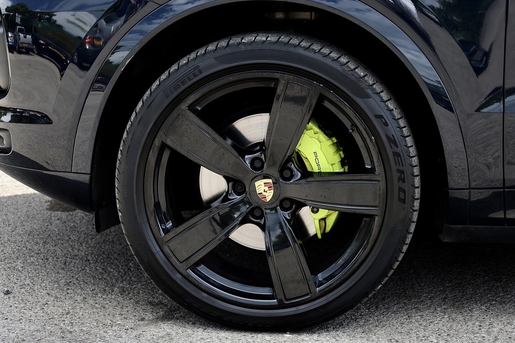 Porsche Cayenne Turbo Tiptronic S 5 Seat Black #32