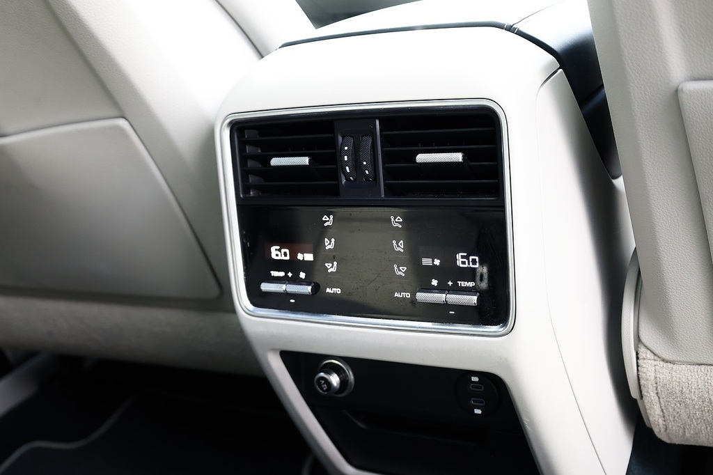 Porsche Cayenne Turbo Tiptronic S 5 Seat Black #25