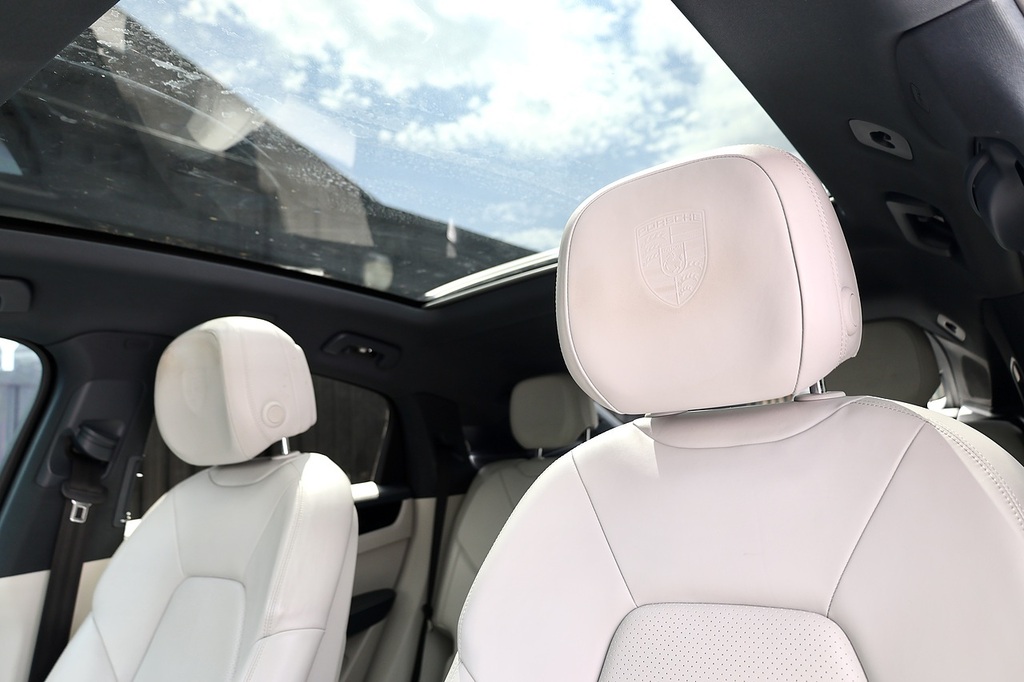 Porsche Cayenne Turbo Tiptronic S 5 Seat Black #16