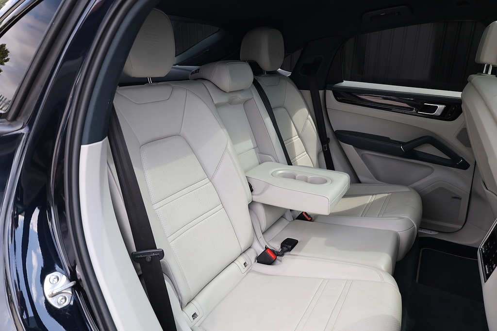 Porsche Cayenne Turbo Tiptronic S 5 Seat Black #26