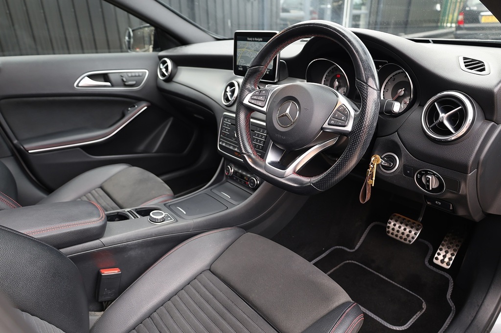 Mercedes-Benz GLA Class Gla 220D Amg Line Premium Plus Grey #6