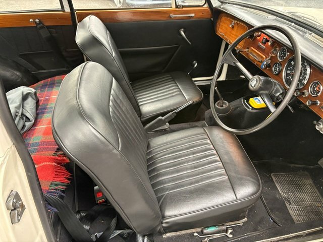 Triumph Vitesse Saloon White #3