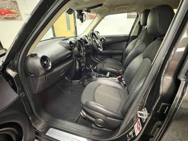 Mini Countryman 1.6 Cooper All4 121 Bhp Black #32