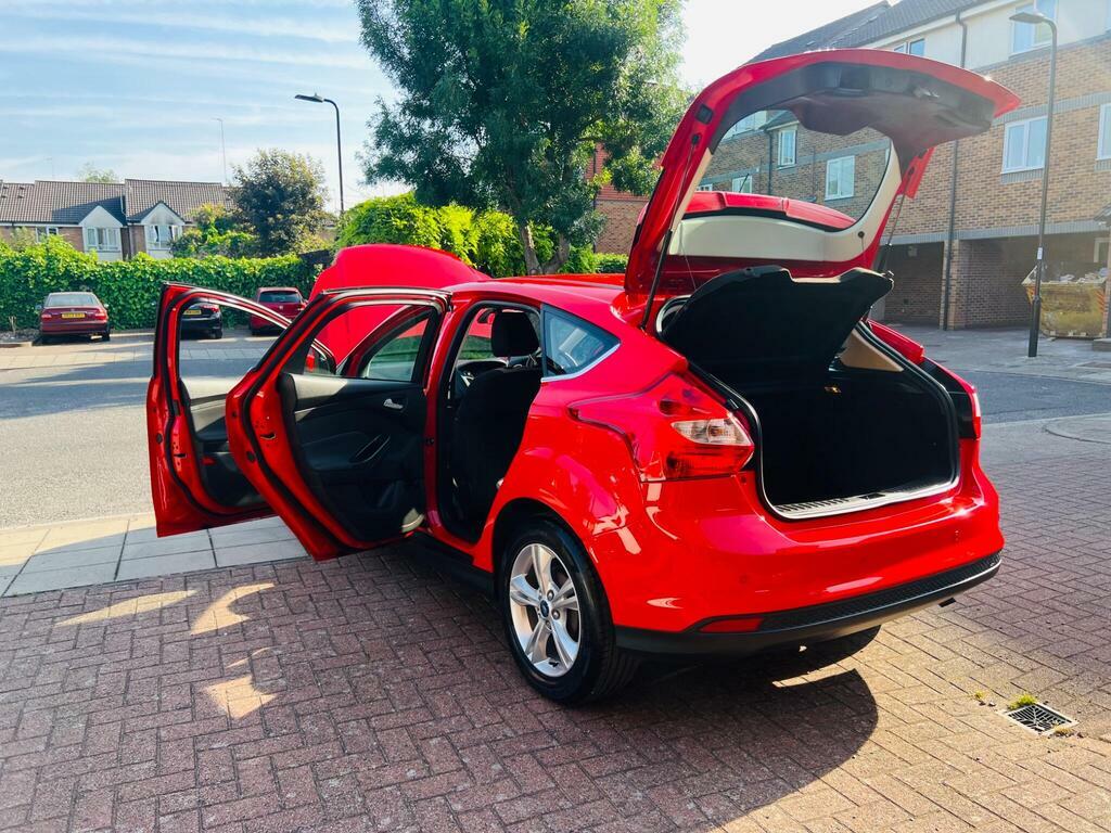 Ford Focus 1.6 Zetec Powershift Euro 5 Red #4