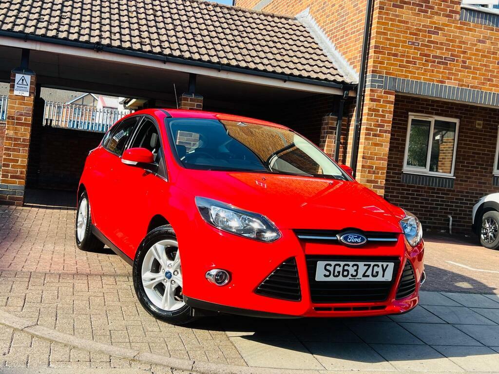 Ford Focus 1.6 Zetec Powershift Euro 5 Red
