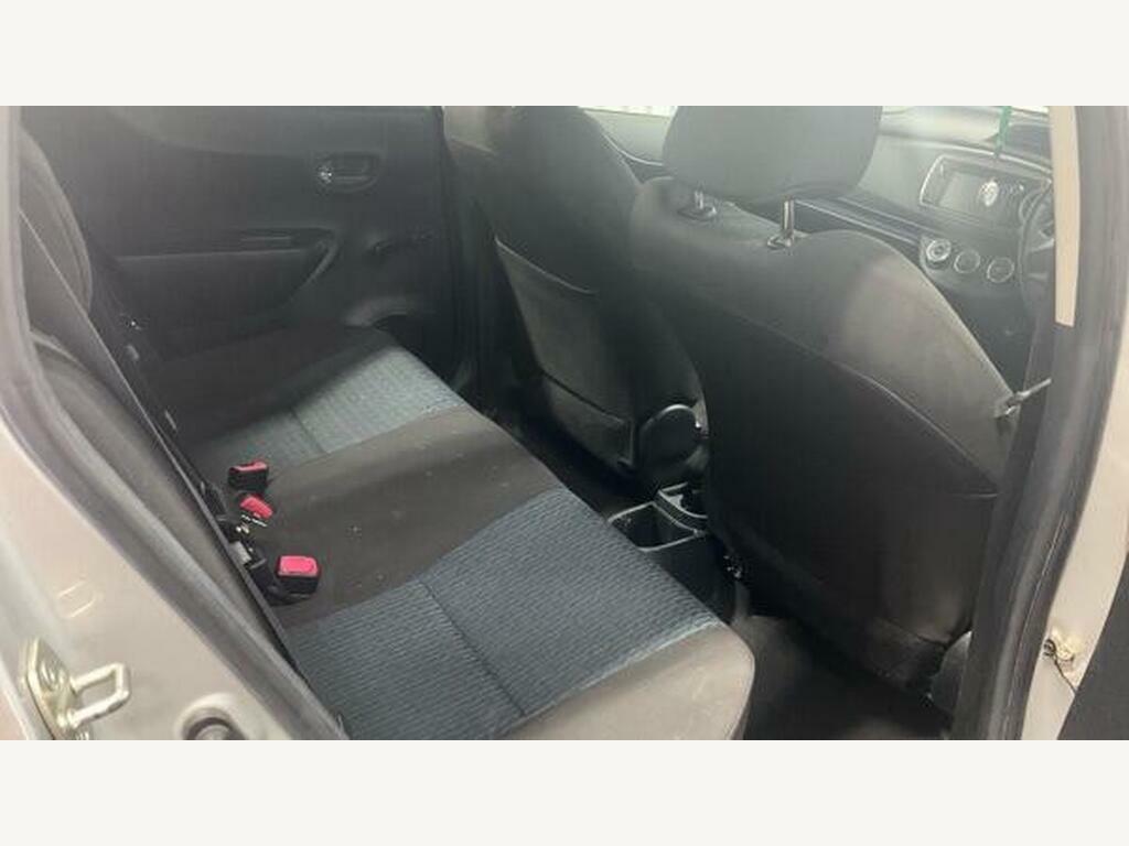 Toyota Yaris Hatchback Red #10