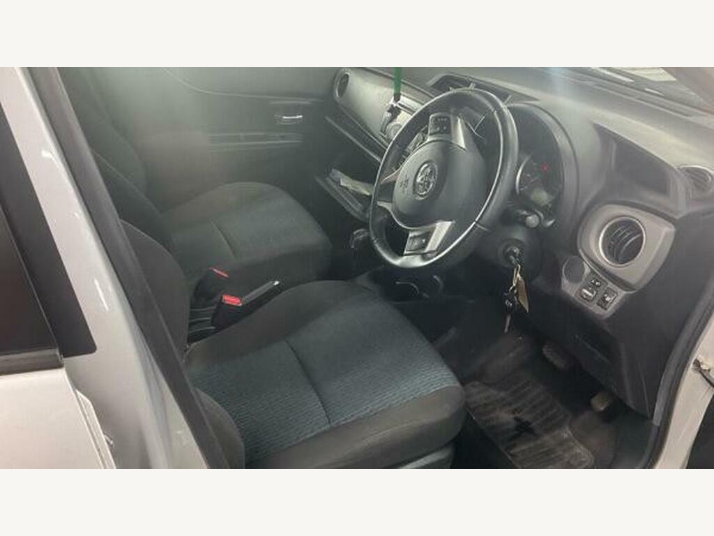 Toyota Yaris Hatchback Red #11