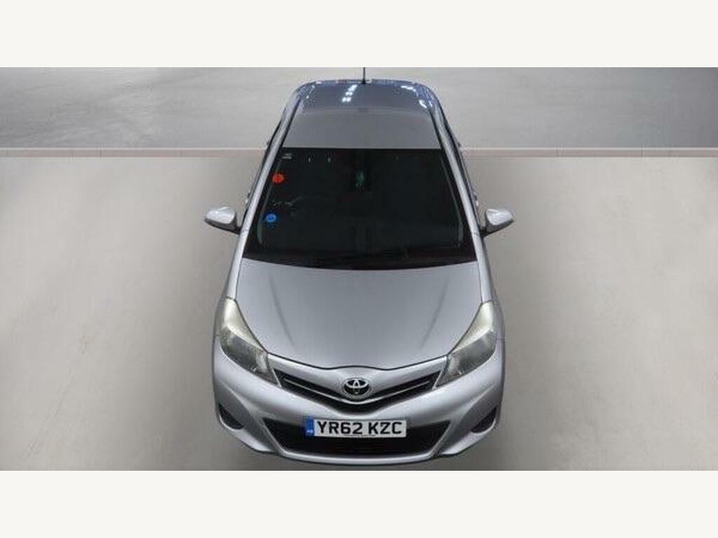 Toyota Yaris Hatchback Red #7