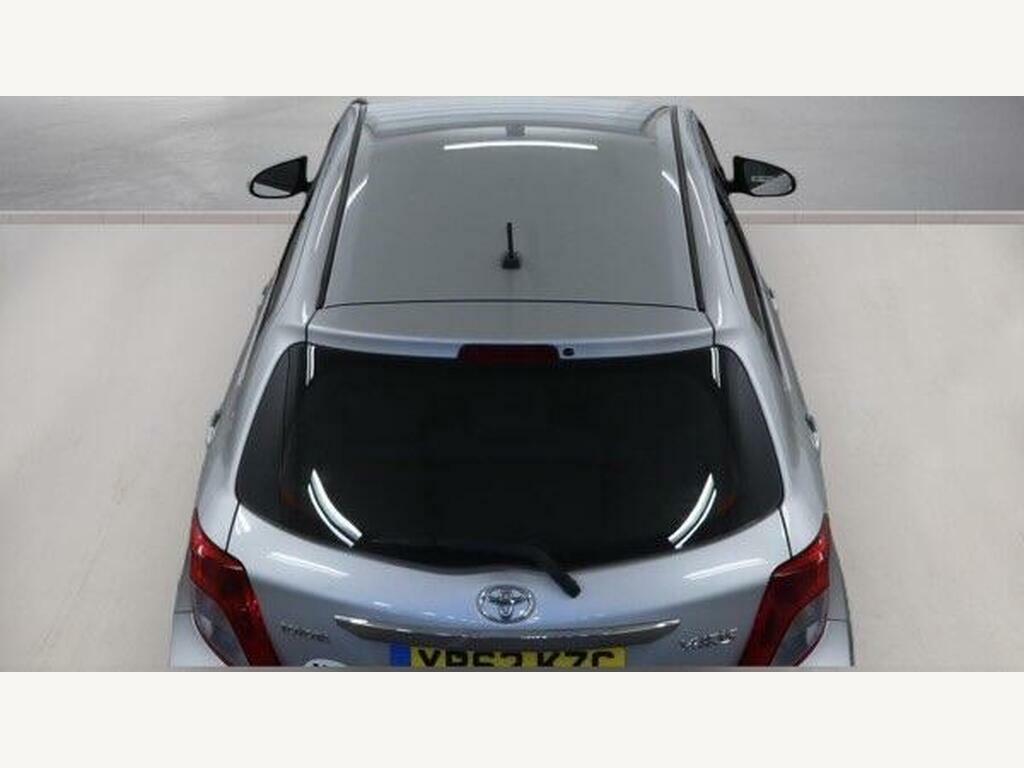 Toyota Yaris Hatchback Red #8