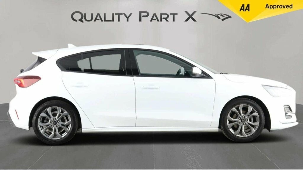 Ford Focus Hatchback YA74KNR White #4