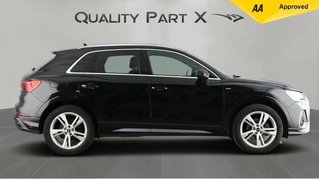 Audi Q3 Suv YA70HGL Black #4