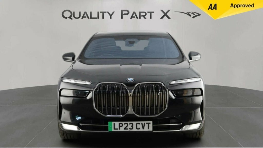 BMW i7 Saloon Black #2