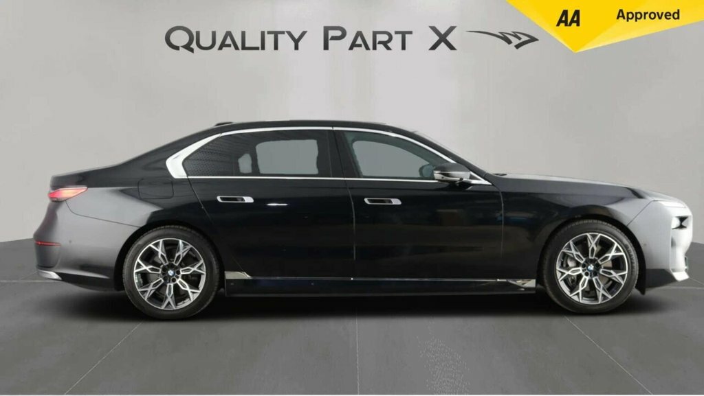 BMW i7 Saloon Black #4