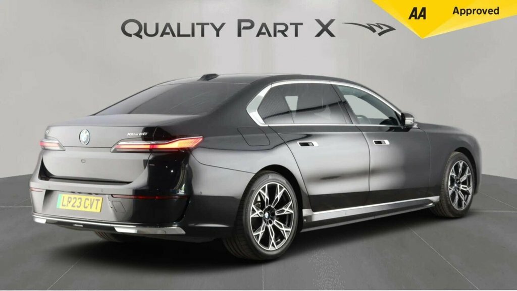 BMW i7 Saloon Black #5